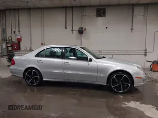2008 Mercedes-Benz E-Class Luxury 3.5L with VIN WDBUF87X68B298019, listed as a IAAI auction lot 41540920 with 180,091 mi miles. Bid and sale history available at carsss.com. Image 14.