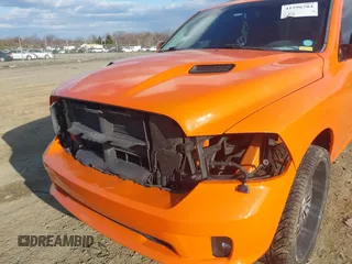 2017 Ram 1500 Night z VIN 1C6RR7MT6HS570778, wystawiony jako IAAI lot #41596704 z przebiegiem 122 878 mil mil oraz . Historia ofert i sprzedaży dostępna na DreamBid. Obrazek 6.