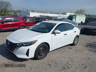 2024 Nissan Sentra S z VIN 3N1AB8BV2RY285764, wystawiony jako IAAI lot #42125259 z przebiegiem Nie podano mil oraz . Historia ofert i sprzedaży dostępna na DreamBid. Obrazek 2.