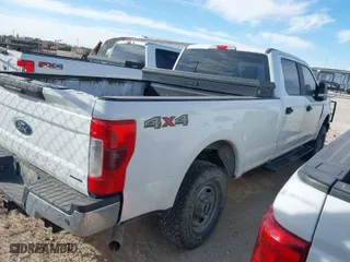 2017 Ford Super Duty F-250 SRW Lariat with VIN 1FT7W2B63HEF18595, listed as a IAAI auction lot 41675679 with 164,432 mi miles. Bid and sale history available at carsss.com. Image 4.