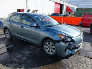 2013 Mazda 3 i SV with VIN JM1BL1TG1D1784364, listed as a IAAI auction lot 41903072 with 45,818 mi miles. Bid and sale history available at carsss.com. Image 1.