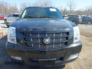 2014 Cadillac Escalade ESV Premium z VIN 1GYS4JEF7ER143539, wystawiony jako IAAI lot #41802142 z przebiegiem 174 584 mil mil oraz . Historia ofert i sprzedaży dostępna na DreamBid. Obrazek 12.