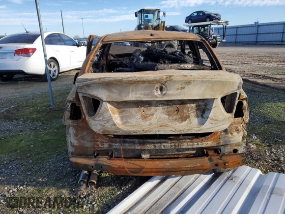 2006 BMW 3 Series 330i with VIN WBAVB33526PS15062, listed as a Copart auction lot 85921684 with Not provided miles and Non repairable. Bid and sale history available at DreamBid. Image 6.