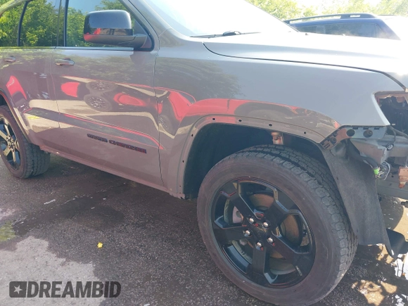 2020 Jeep Grand Cherokee Laredo z VIN 1C4RJFAG4LC262934, wystawiony jako IAAI lot #42441739 z przebiegiem 58 452 mil mil oraz . Historia ofert i sprzedaży dostępna na DreamBid. Obrazek 17.