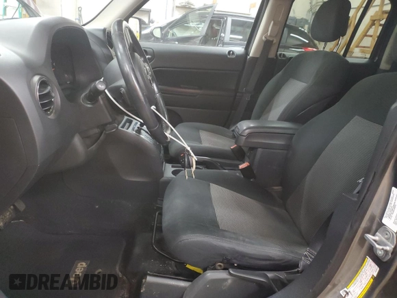 2011 Jeep Patriot Latitude with VIN 1J4NF1GB4BD263678, listed as a Copart auction lot 54442505 with 105,388 mi miles and Clean Title. Bid and sale history available at DreamBid. Image 7.