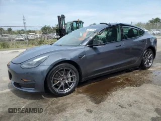2022 Tesla Model 3 z VIN 5YJ3E1EA1NF368573, wystawiony jako Copart lot #58290615 z przebiegiem 83 229 mil mil oraz Czysty tytuł • Clean title. Historia ofert i sprzedaży dostępna na DreamBid. Obrazek 1.