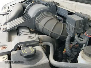 2006 Ford Econoline Cargo with VIN 1FTRE14WX6HB10268, listed as a IAAI auction lot 42502096 with 128,791 mi miles and . Bid and sale history available at DreamBid. Image 12.