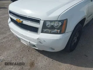 2008 Chevrolet Suburban LT w/3LT with VIN 1GNFK16388J108746, listed as a IAAI auction lot 41869151 with 274,851 mi miles. Bid and sale history available at carsss.com. Image 6.