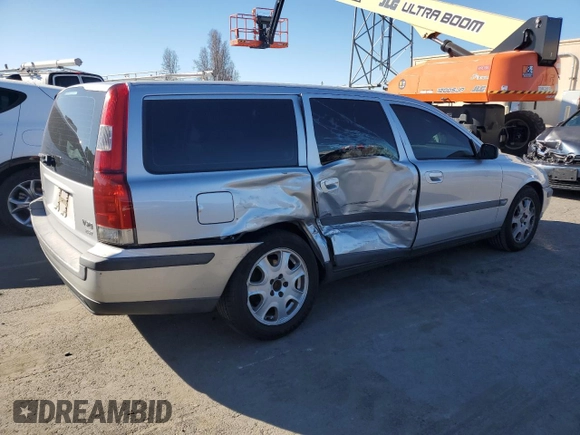2004 Volvo V70 with VIN YV1SW59V142358585, listed as a Copart auction lot 88553485 with 215,670 mi miles and Salvage title. Bid and sale history available at DreamBid. Image 3.