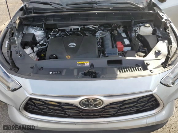 2022 Toyota Highlander XLE with VIN 5TDHZRBH1NS586955, listed as a Copart auction lot 43967865 with 33,214 mi miles and Salvage Title. Bid and sale history available at carsss.com. Image 14.