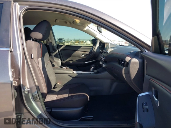 2025 Nissan Sentra SR с VIN 3N1AB8DV2SY226460, выставлен на аукционе IAAI как лот 41974189 с пробегом 910 миль миль и . История ставок и продаж доступна на DreamBid. Изображение 5.