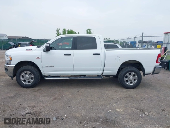 2024 Ram 2500 Big Horn z VIN 3C6UR5DL0RG154118, wystawiony jako IAAI lot #42427743 z przebiegiem 65 535 mil mil oraz . Historia ofert i sprzedaży dostępna na DreamBid. Obrazek 14.