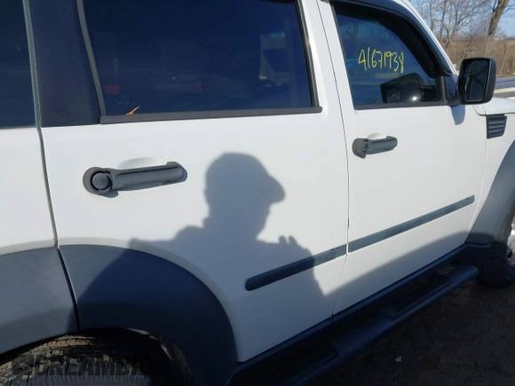 2008 Dodge Nitro SXT with VIN 1D8GU28K18W113714, listed as a IAAI auction lot 41671938 with 118,629 mi miles. Bid and sale history available at carsss.com. Image 14.