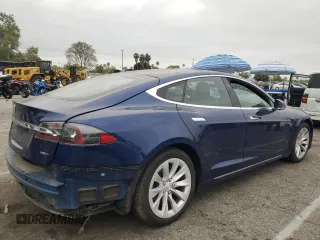 2017 Tesla Model S 100D z VIN 5YJSA1E20HF192300, wystawiony jako Copart lot #52931815 z przebiegiem 93 916 mil mil oraz Szkoda całkowita • Salvage title. Historia ofert i sprzedaży dostępna na DreamBid. Obrazek 3.