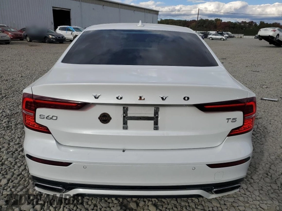 2021 Volvo S60 Momentum with VIN 7JR102FZ8MG122870, listed as a Copart auction lot 76462864 with 24,270 mi miles and Salvage Title. Bid and sale history available at carsss.com. Image 6.