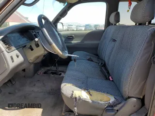 1995 Toyota T100 z VIN JT4VD22F0S0010554, wystawiony jako Copart lot #54718275 z przebiegiem 126 608 mil mil oraz Czysty tytuł • Clean title. Historia ofert i sprzedaży dostępna na DreamBid. Obrazek 7.
