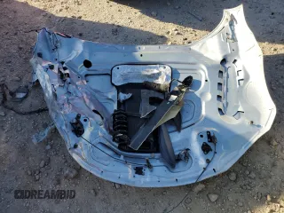 2019 Aston Martin Vantage z VIN SCFSMGAW9KGN00355, wystawiony jako Copart lot #42328315 z przebiegiem Nie podano mil oraz Nie do naprawy • Non repairable. Historia ofert i sprzedaży dostępna na DreamBid. Obrazek 12.