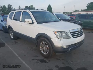 2009 Kia Borrego LX with VIN KNDJJ741295029058, listed as a IAAI auction lot 42095821 with 241,566 mi miles. Bid and sale history available at carsss.com. Image 1.