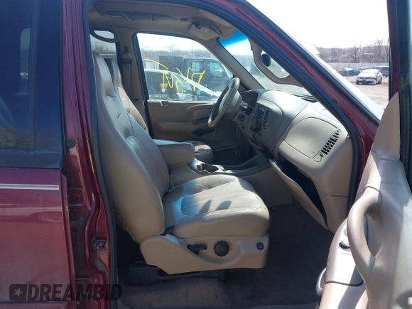 1998 Ford Expedition XLT z VIN 1FMPU18L0WLB53634, wystawiony jako IAAI lot #41895376 z przebiegiem 223 475 mil mil oraz . Historia ofert i sprzedaży dostępna na DreamBid. Obrazek 5.