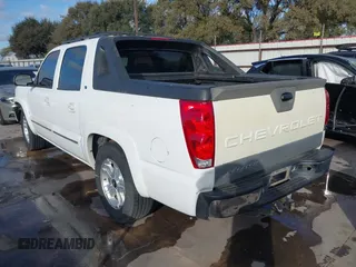 2005 Chevrolet Avalanche LS z VIN 3GNEC12Z45G252651, wystawiony jako IAAI lot #40645577 z przebiegiem 226 059 mil mil oraz . Historia ofert i sprzedaży dostępna na DreamBid. Obrazek 3.