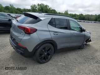 2024 Buick Encore GX Sport Touring z VIN KL4AMESL5RB161968, wystawiony jako Copart lot #59339945 z przebiegiem Nie podano mil oraz Szkoda całkowita • Salvage title. Historia ofert i sprzedaży dostępna na DreamBid. Obrazek 3.