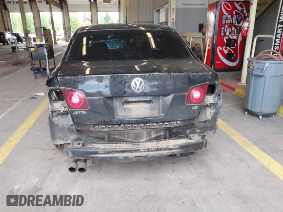 2010 Volkswagen Jetta SE with VIN 3VWRZ7AJ1AM158601, listed as a IAAI auction lot 42272753 with 99,600 mi miles and . Bid and sale history available at DreamBid. Image 14.