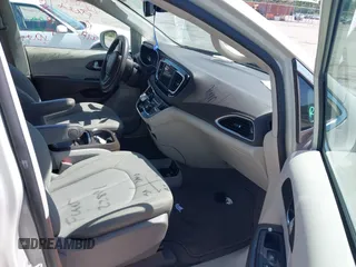 2020 Chrysler Pacifica Touring with VIN 2C4RC1FG1LR233808, listed as a IAAI auction lot 42685035 with 45,963 mi miles and . Bid and sale history available at DreamBid. Image 1.