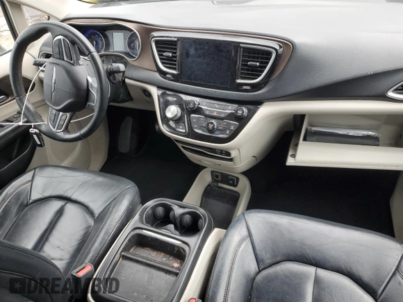 2017 Chrysler Pacifica Touring L with VIN 2C4RC1BG0HR839338, listed as a Copart auction lot 53531095 with 139,580 mi miles and Salvage Title. Bid and sale history available at DreamBid. Image 8.
