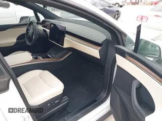 2022 Tesla Model X with VIN 7SAXCBE56NF364067, listed as a IAAI auction lot 40947378 with Not Provided miles and . Bid and sale history available at DreamBid. Image 5.