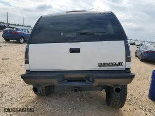 1996 Chevrolet Tahoe with VIN 3GNEK18R9TG165142, listed as a Copart auction lot 70018514 with 141,403 mi miles and Salvage Title. Bid and sale history available at carsss.com. Image 6.