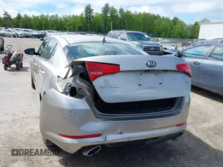 2013 Kia Optima LX z VIN KNAGM4A79D5380077, wystawiony jako IAAI lot #42286648 z przebiegiem 97 152 mil mil oraz . Historia ofert i sprzedaży dostępna na DreamBid. Obrazek 6.