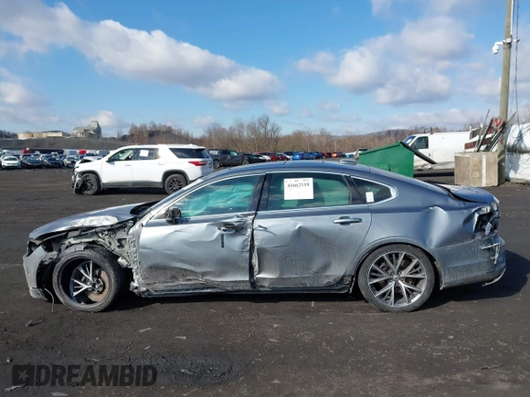 2018 Volvo S90 Momentum with VIN LVY982MK9JP023138, listed as a IAAI auction lot 41662118 with 143,464 mi miles. Bid and sale history available at carsss.com. Image 14.
