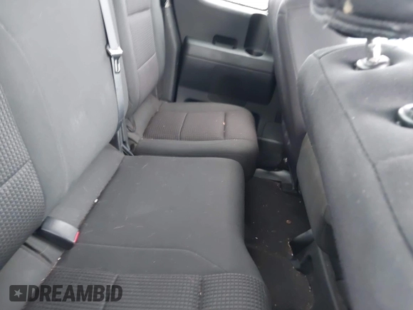 2008 Nissan Titan XE z VIN 1N6BA06C38N351875, wystawiony jako IAAI lot #42368486 z przebiegiem 174 337 mil mil oraz . Historia ofert i sprzedaży dostępna na DreamBid. Obrazek 8.