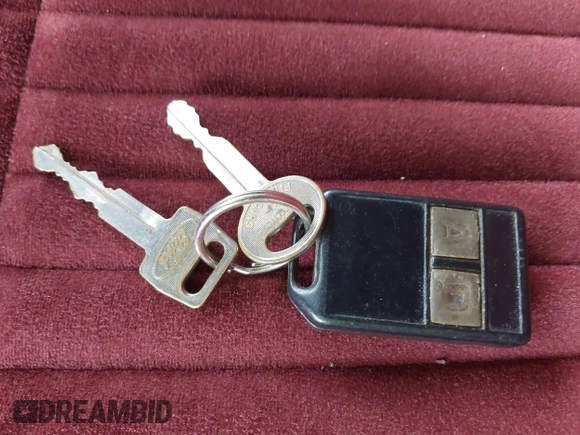 1992 Mercury Cougar z VIN 1MEPM6045NH646487, wystawiony jako IAAI lot #42345310 z przebiegiem 72 579 mil mil oraz . Historia ofert i sprzedaży dostępna na DreamBid. Obrazek 11.