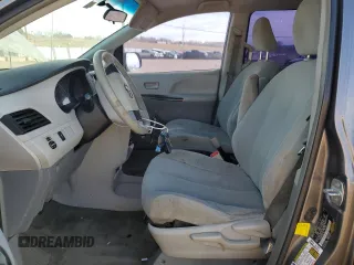 2013 Toyota Sienna L с VIN 5TDZK3DCXDS322283, выставлен на аукционе Copart как лот 43822525 с пробегом 151 341 миль миль и Списание • Salvage title. История ставок и продаж доступна на DreamBid. Изображение 7.