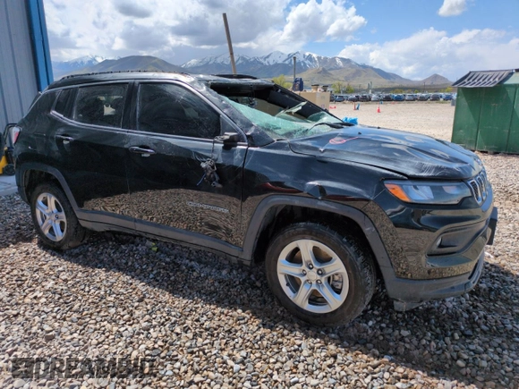 2023 Jeep Compass Latitude z VIN 3C4NJDBN0PT509800, wystawiony jako Copart lot #52729195 z przebiegiem 16 050 mil mil oraz Szkoda całkowita • Salvage title. Historia ofert i sprzedaży dostępna na DreamBid. Obrazek 4.