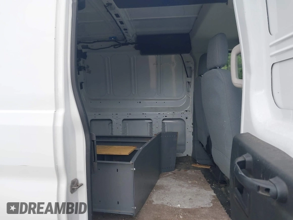 2015 Ford Transit Cargo с VIN 1FTNR1ZM4FKA85817, выставлен на аукционе IAAI как лот 42296872 с пробегом 147 337 миль миль и . История ставок и продаж доступна на DreamBid. Изображение 8.