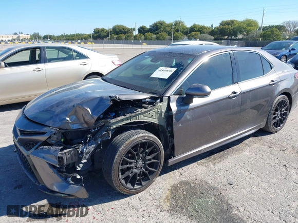 2019 Toyota Camry XSE with VIN 4T1B61HK3KU770042, listed as a IAAI auction lot 41840898 with 101,957 mi miles. Bid and sale history available at carsss.com. Image 2.