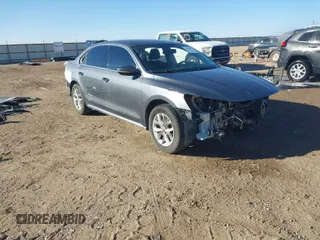 2017 Volkswagen Passat S z VIN 1VWAT7A39HC071640, wystawiony jako IAAI lot #41686081 z przebiegiem 136 638 mil mil oraz . Historia ofert i sprzedaży dostępna na DreamBid. Obrazek 1.
