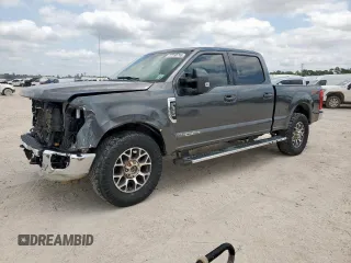 2020 Ford F-350 XL z VIN 1FT8W3BT3LED48506, wystawiony jako Copart lot #57280795 z przebiegiem 137 529 mil mil oraz Szkoda całkowita • Salvage title. Historia ofert i sprzedaży dostępna na DreamBid. Obrazek 1.