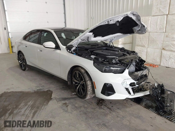 2025 BMW 5 Series 540i xDrive with VIN WBA63FJ06SCU30603, listed as a IAAI auction lot 41478816 with 1,015 mi miles. Bid and sale history available at carsss.com. Image 1.