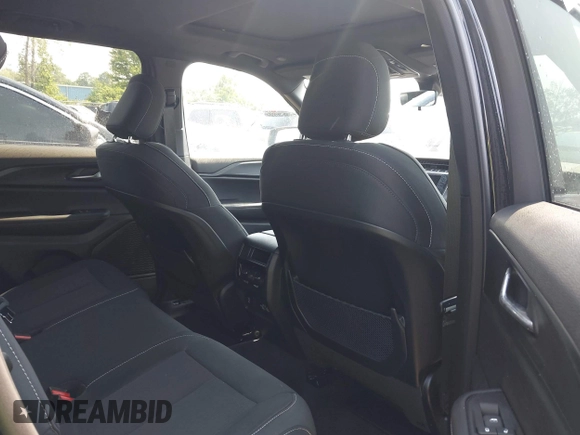 2025 Jeep Grand Cherokee Altitude X z VIN 1C4RJHAG9SC268299, wystawiony jako IAAI lot #42475401 z przebiegiem 2 649 mil mil oraz . Historia ofert i sprzedaży dostępna na DreamBid. Obrazek 8.