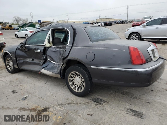 2001 Lincoln Town Car Signature with VIN 1LNHM82W11Y683915, listed as a Copart auction lot 50395865 with Not provided miles and Non repairable. Bid and sale history available at DreamBid. Image 2.