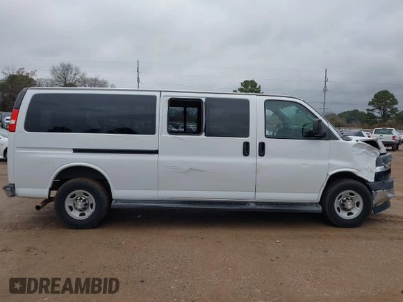 2020 Chevrolet Express Passenger LT z VIN 1GAZGPFG4L1121251, wystawiony jako IAAI lot #41306415 z przebiegiem 77 060 mil mil oraz . Historia ofert i sprzedaży dostępna na DreamBid. Obrazek 19.