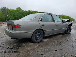 1998 Toyota Camry LE z VIN 4T1BG22K9WU300292, wystawiony jako Copart lot #52169985 z przebiegiem 247 137 mil mil oraz Szkoda całkowita • Salvage title. Historia ofert i sprzedaży dostępna na DreamBid. Obrazek 3.