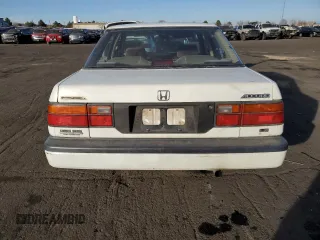 1987 Honda Accord z VIN JHMCA5633HC044303, wystawiony jako Copart lot #85697384 z przebiegiem 19 871 mil mil oraz Nie do naprawy • Non repairable. Historia ofert i sprzedaży dostępna na DreamBid. Obrazek 6.
