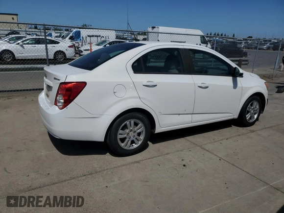 2012 Chevrolet Sonic LS z VIN 1G1JA5SH5C4135658, wystawiony jako Copart lot #58280565 z przebiegiem 140 279 mil mil oraz Czysty tytuł • Clean title. Historia ofert i sprzedaży dostępna na DreamBid. Obrazek 3.