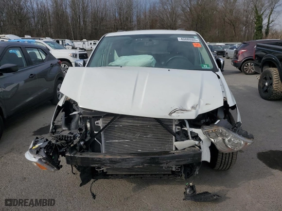 2015 Chrysler Town & Country Touring-L with VIN 2C4RC1CG6FR583685, listed as a Copart auction lot 46886605 with 29,121 mi miles and Salvage Title. Bid and sale history available at carsss.com. Image 5.