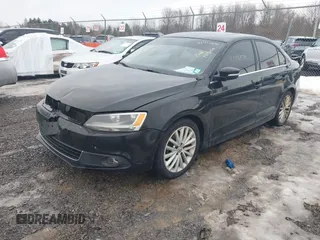 2014 Volkswagen Jetta SEL z VIN 3VWL17AJ6EM428036, wystawiony jako IAAI lot #41716470 z przebiegiem 171 805 mil mil oraz . Historia ofert i sprzedaży dostępna na DreamBid. Obrazek 2.