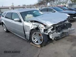 2007 Dodge Magnum R/T with VIN 2D4GV572X7H631139, listed as a IAAI auction lot 41230635 with 157,204 mi miles and . Bid and sale history available at carsss.com. Image 1.